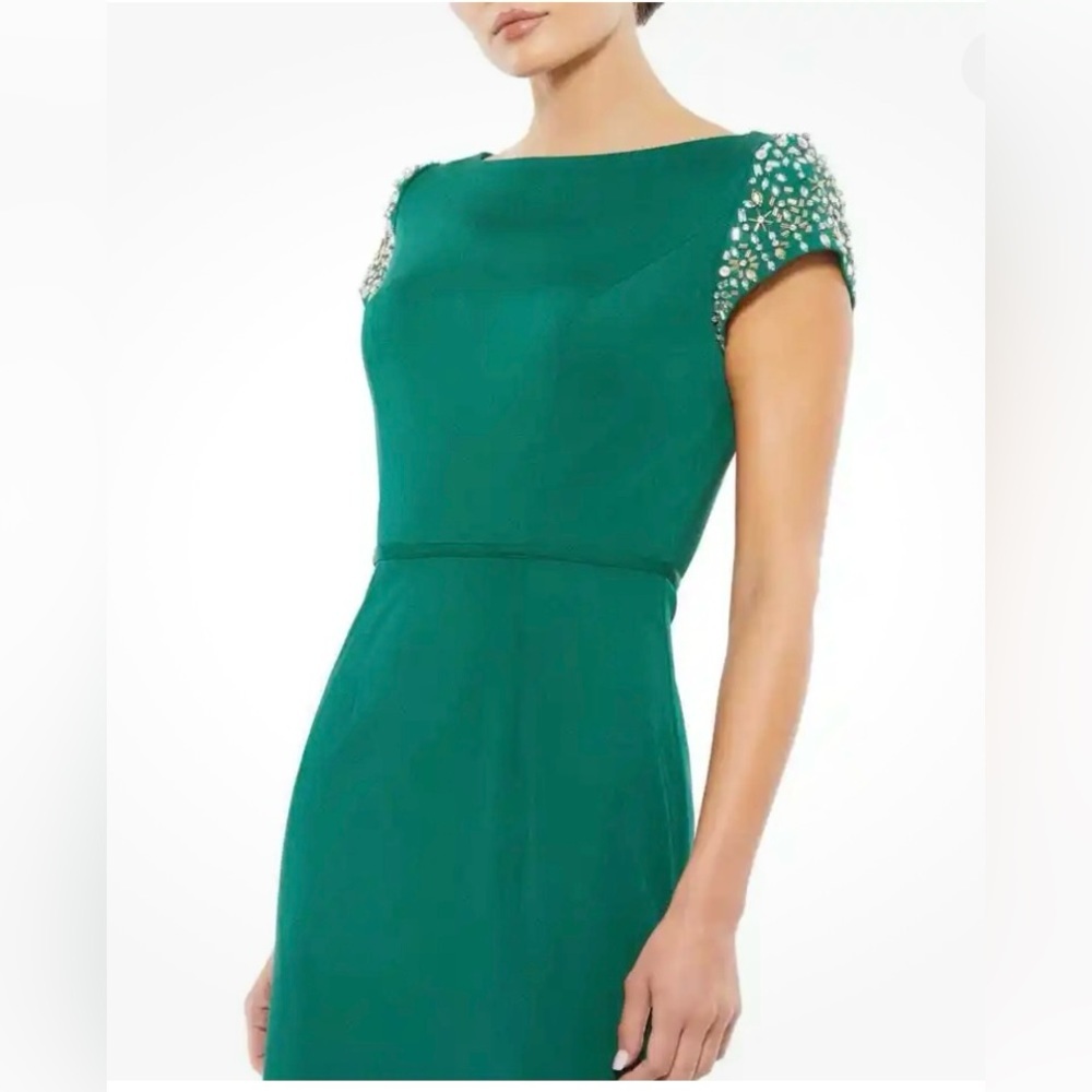 Mac Duggal NWT Women’s Emerald Green Beaded Cap Sleeves Gown size 2 #557… - Picture 3 of 11
